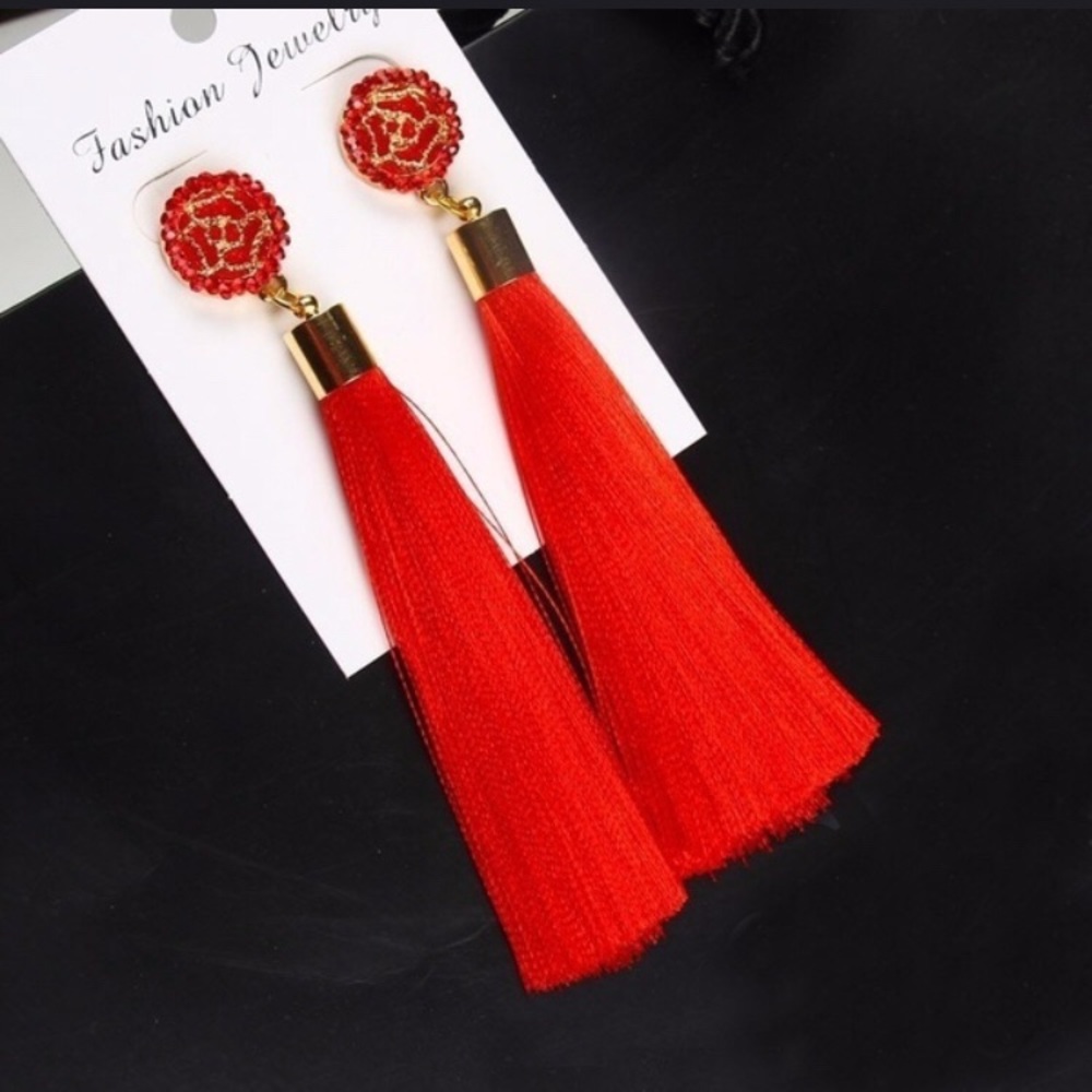 Free red tassel earring (with purchase above $20)